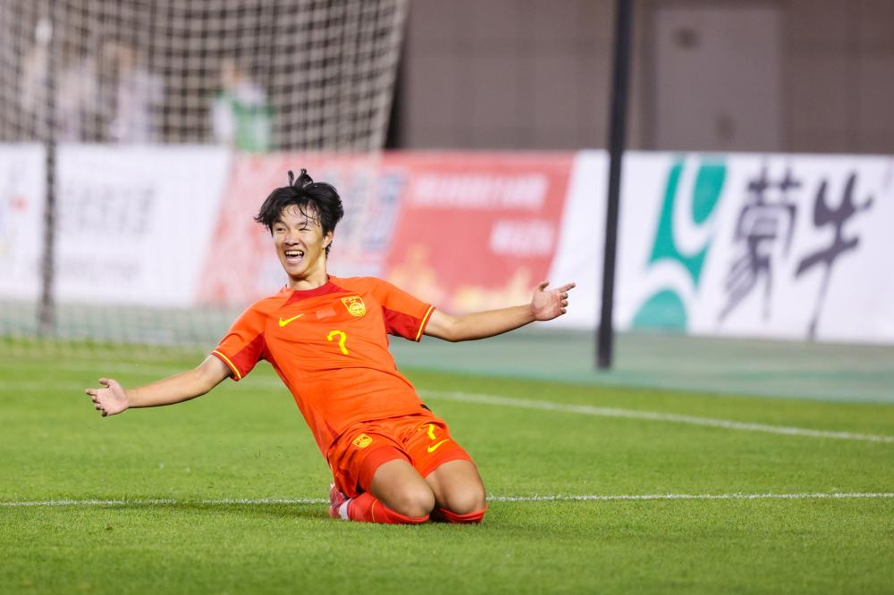 激烈上演迈凯伦对阵梅赛德斯：F1大奖赛比赛悬念分析